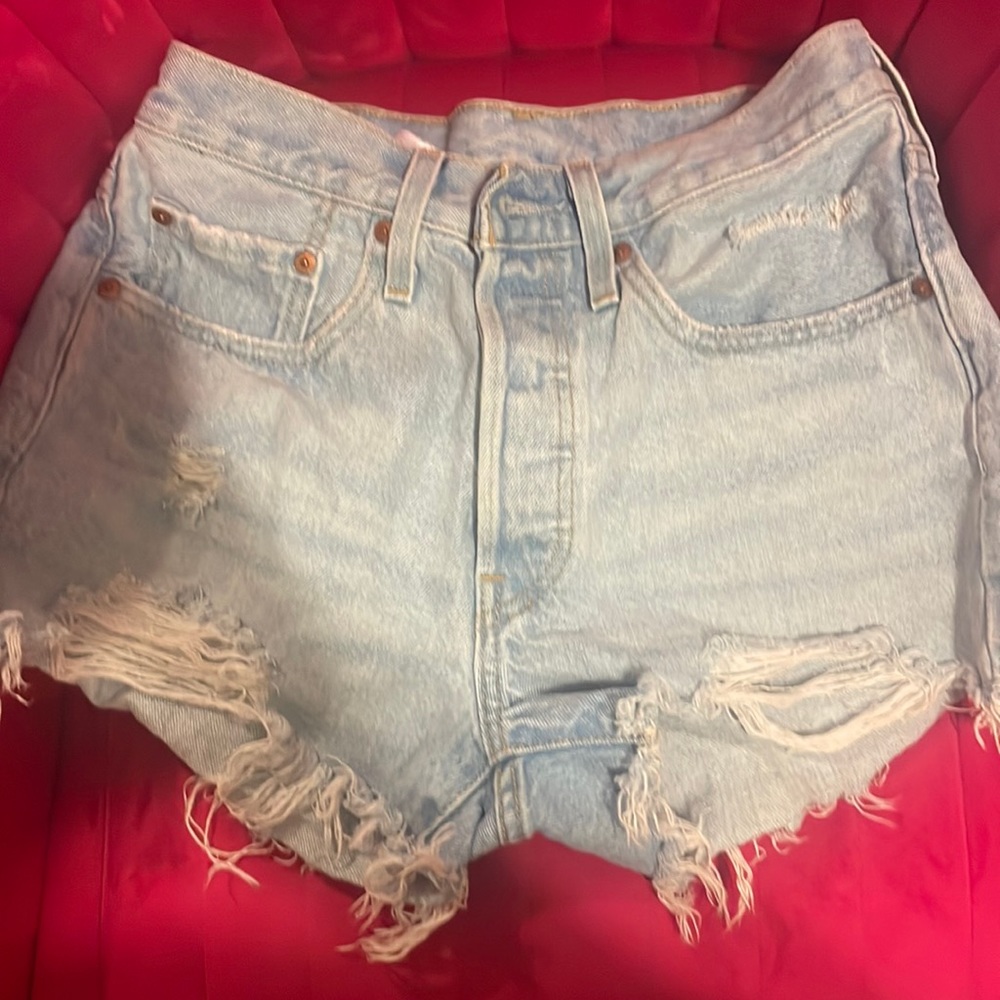 Levi 501 jean shorts in light wash